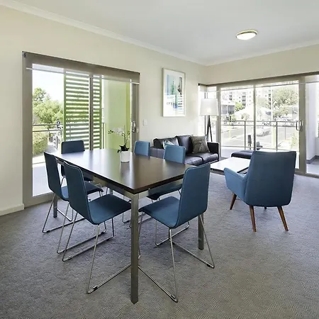Baileys Serviced Apartments Perth Room photo